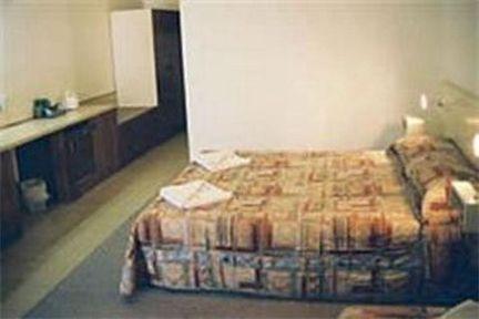Alice Springs Airport Motel Room photo